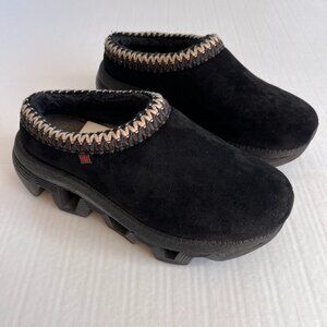 Pinnip Womens Sz 10 Black Suede Clogs with Stability Sole Snoworca Shoes Slip On
